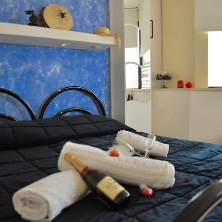 Lo Specchio Del Salento Bed & Breakfast Lecce Bagian luar foto
