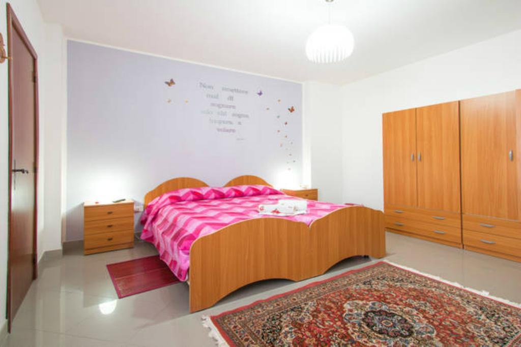 Lo Specchio Del Salento Bed & Breakfast Lecce Ruang foto