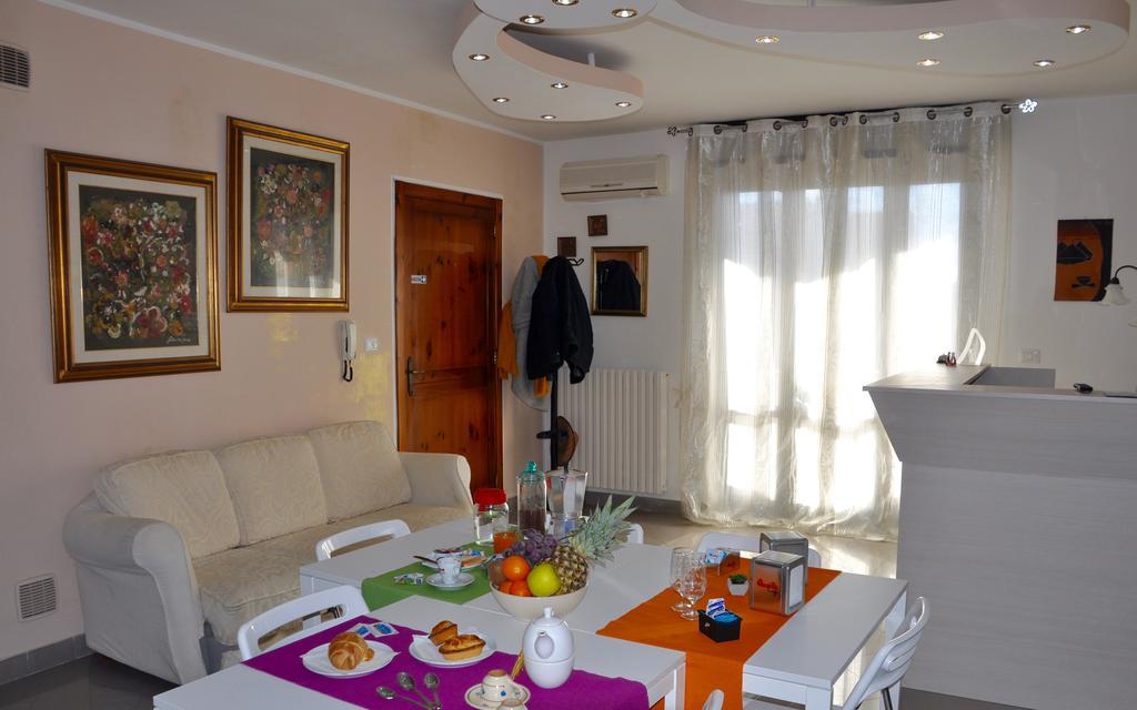 Lo Specchio Del Salento Bed & Breakfast Lecce Bagian luar foto