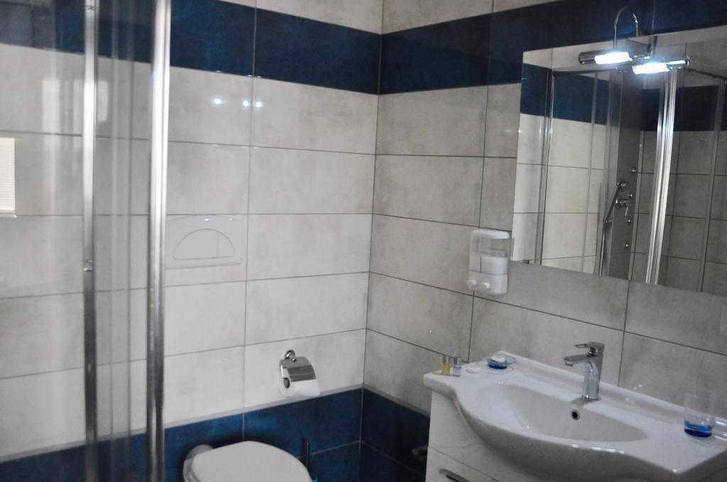 Lo Specchio Del Salento Bed & Breakfast Lecce Bagian luar foto