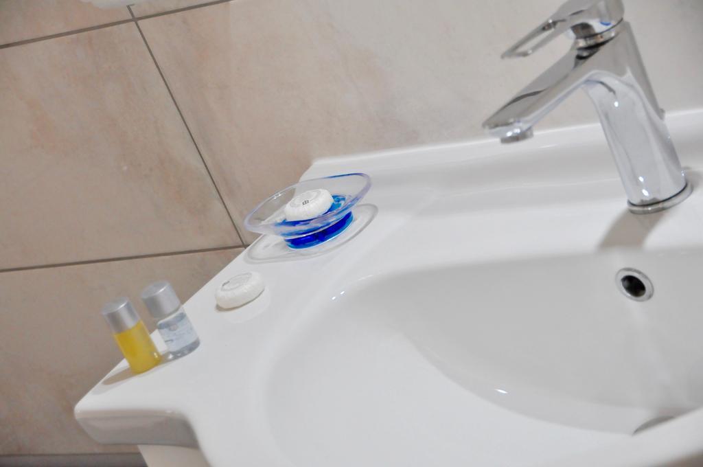 Lo Specchio Del Salento Bed & Breakfast Lecce Bagian luar foto