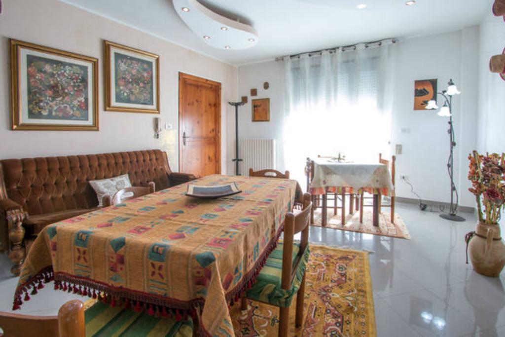 Lo Specchio Del Salento Bed & Breakfast Lecce Bagian luar foto